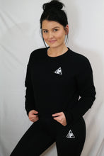 Load image into Gallery viewer, black cropped crew neck